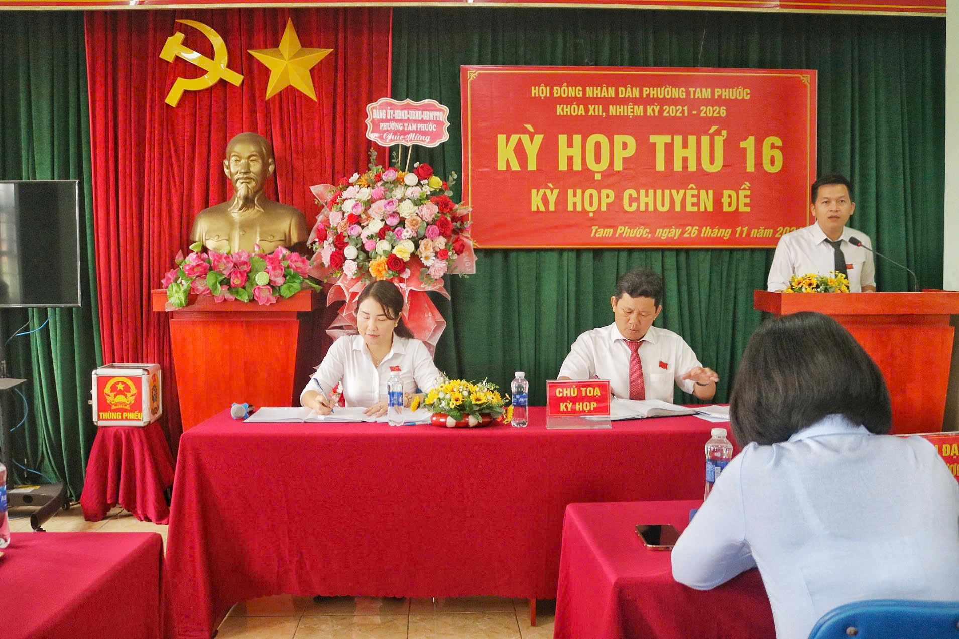 đồng chí Phan Văn Thu và đồng chí Lê Thị Thanh Nga chủ tọa kỳ họp